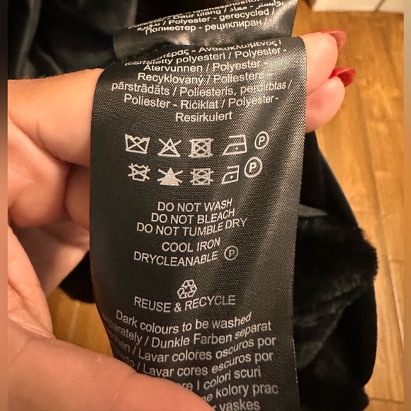 Elegant Black Faux Fur Teddy Coat - Picture 5 of 6